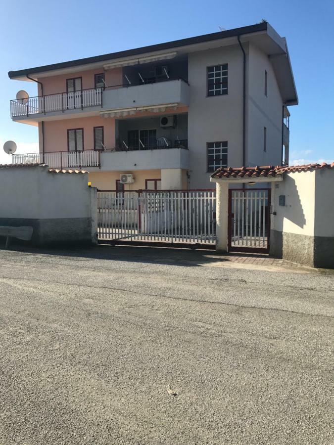 Appartamento Zona Aeroporto Lamezia Terme Luaran gambar
