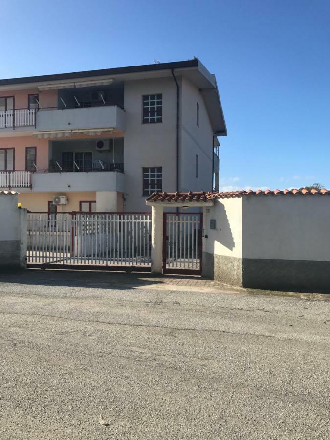 Appartamento Zona Aeroporto Lamezia Terme Luaran gambar
